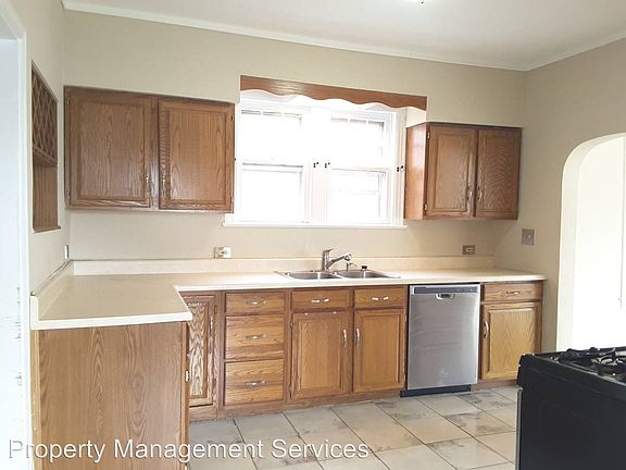 3rd image of 219 Kenwood Ave
