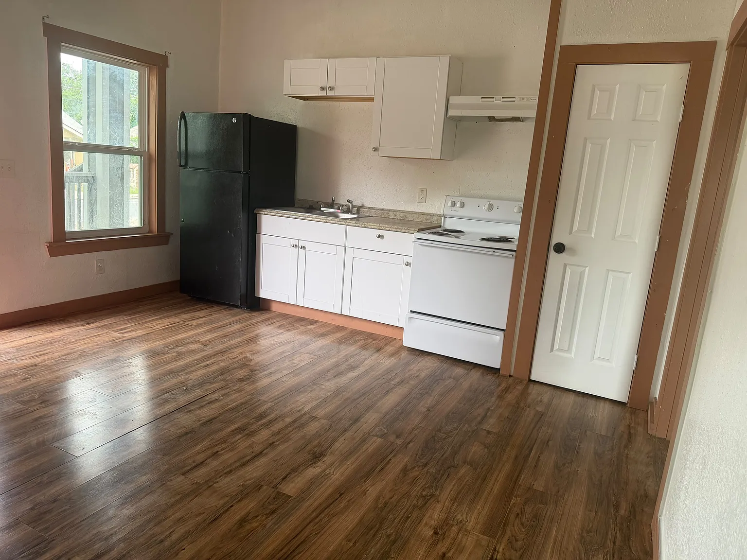 1 bed, 1680 sqft, $850 — Photo 3