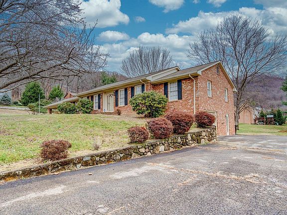 3rd image of 4117 Twin Mountains Dr