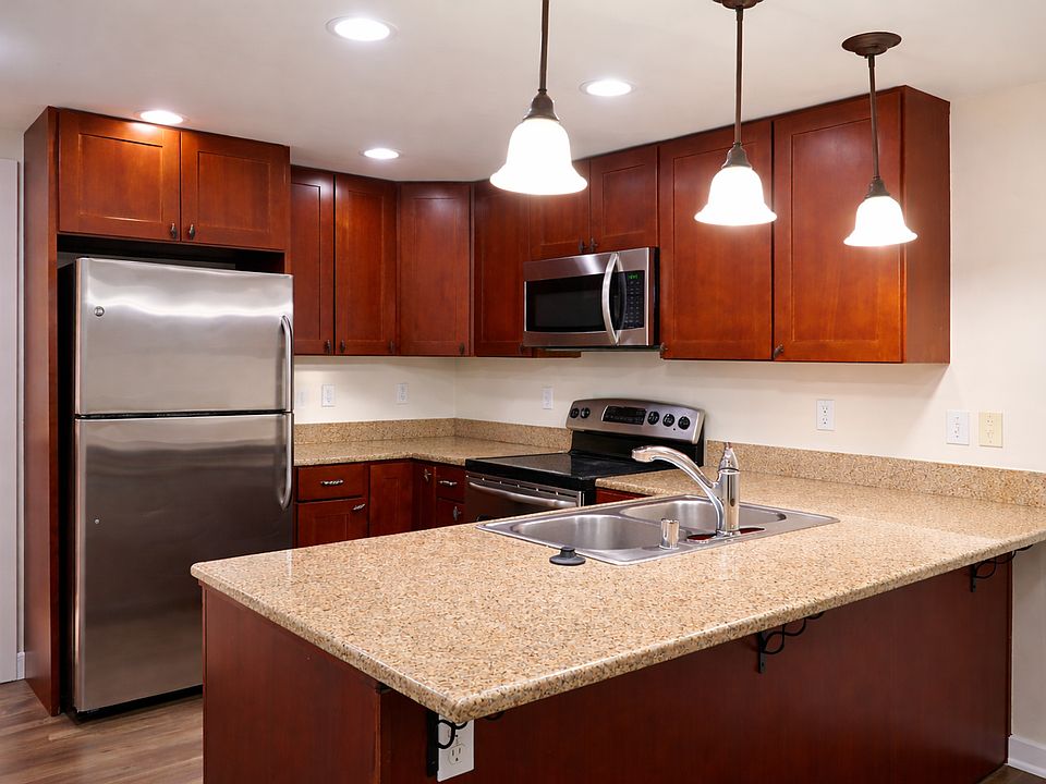 1st image of 2827 14th Ave W APT 6