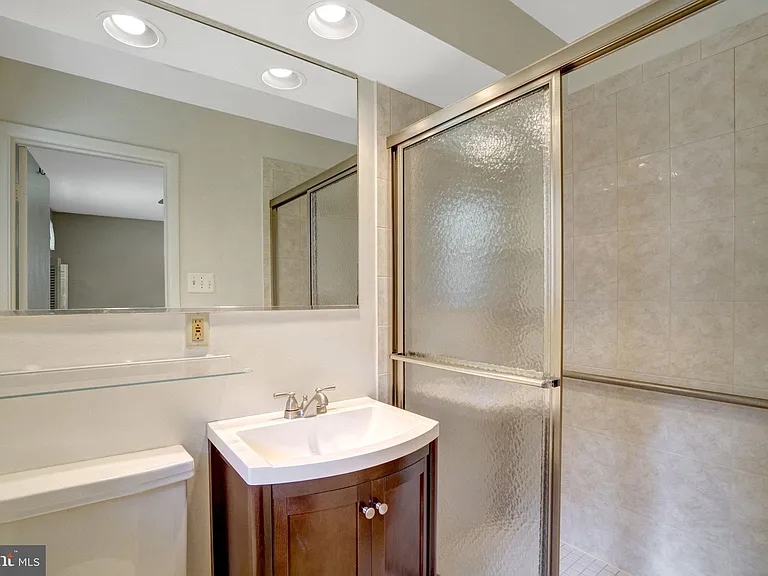 821 N Latham St — Photo 30
