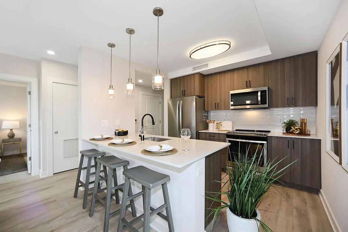 Madrona Apartments — Photo 1