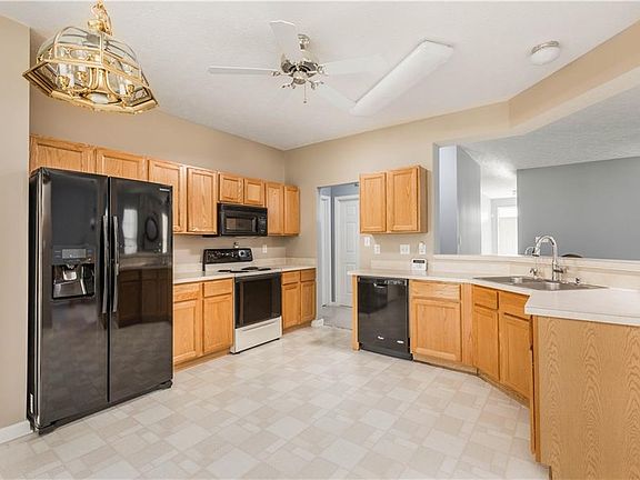 4th image of 532 Farley Dr