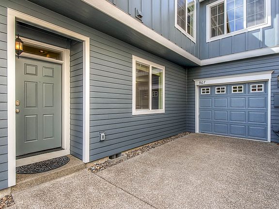 2nd image of 907 SE Portlandia Ave