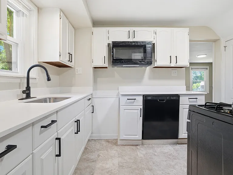 624 Elm Dr — Photo 4