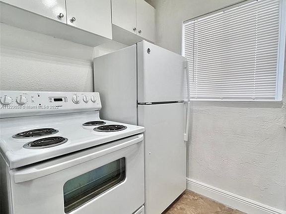 5th image of 10 NW 77th St APT 10