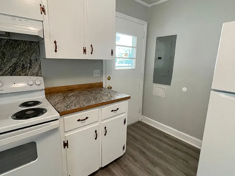 204 E James St — Photo 30