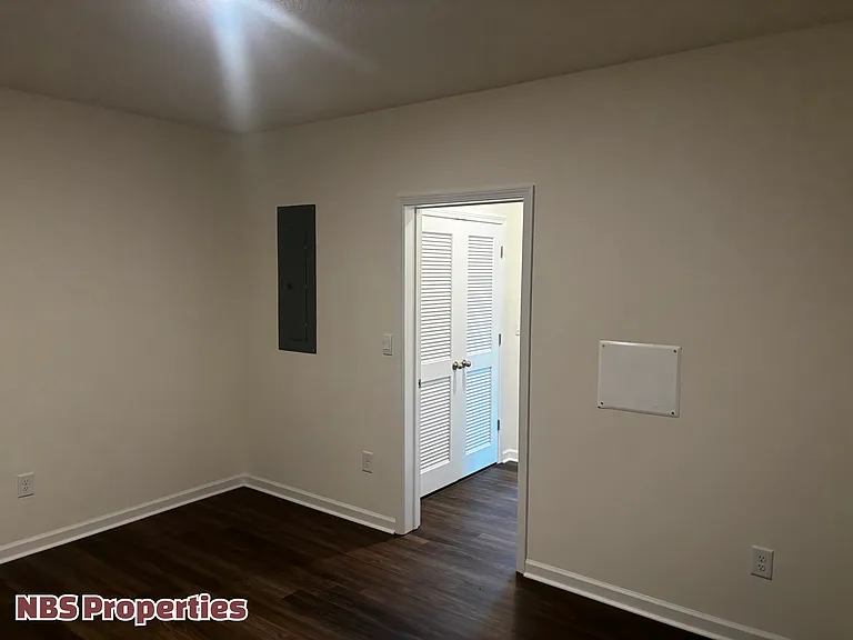 935 Utopia Ln — Photo 41