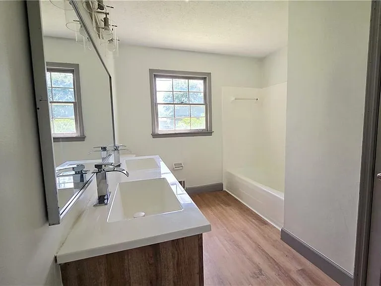 6684 Londonderry Dr — Photo 22