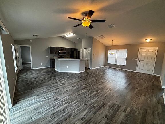 3rd image of 196 Willow Rd