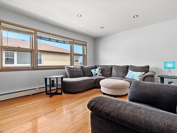 3rd image of 7414 N Harlem Ave #5