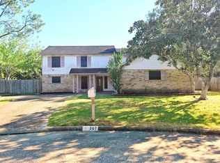 307 Elmwood Cir, Friendswood, TX 77546