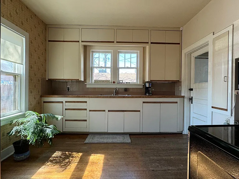 11 Boulder Crescent St — Photo 10