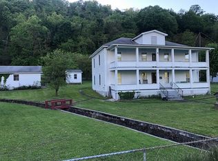 179 New River Rd, Hinton, WV 25951