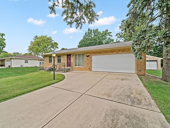 3rd image of 311 W Pleasant Ave