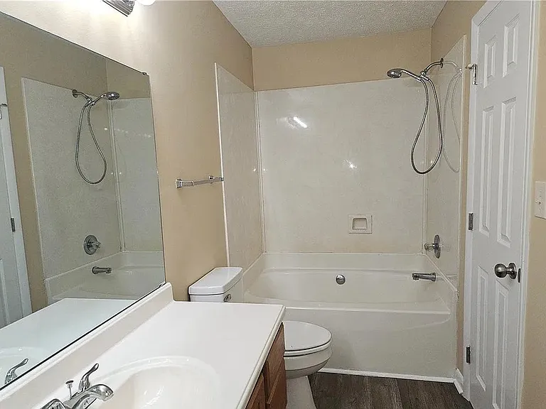 3375 Galleria Dr #7 — Photo 16