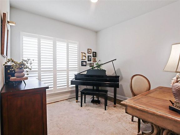 4th image of 10639 Relic Rd S