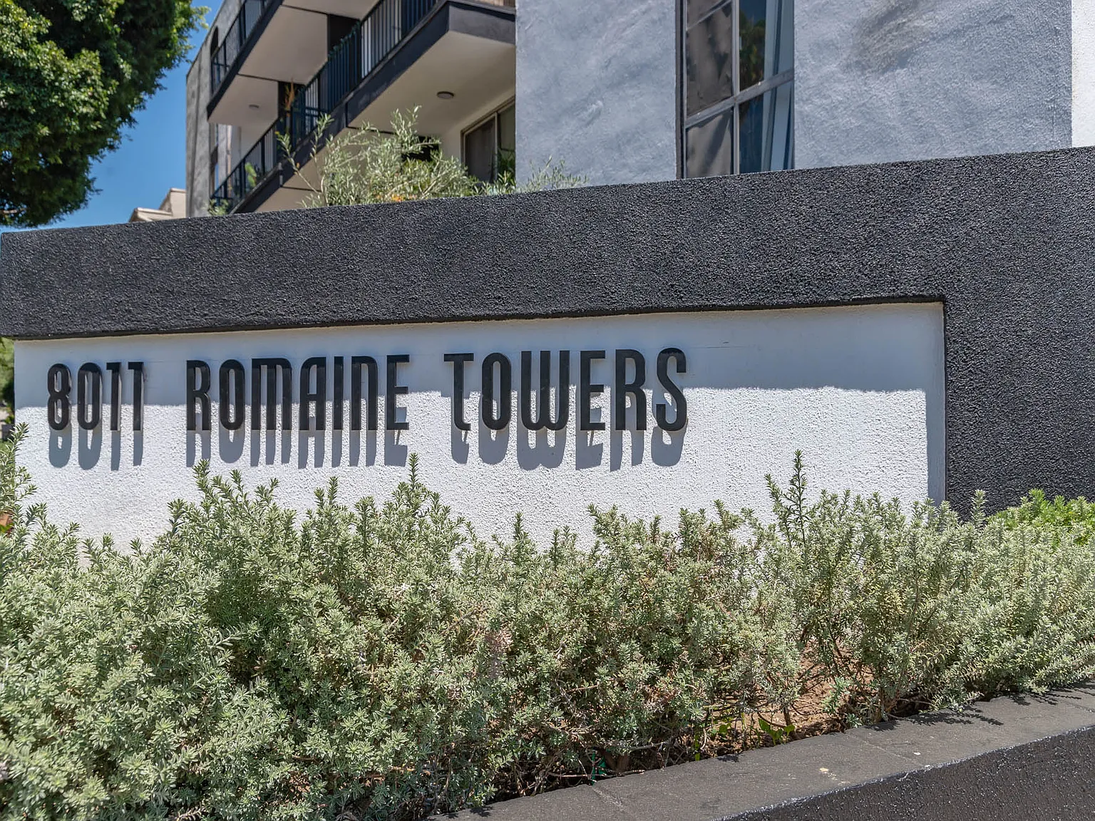 8011 W Romaine St — Photo 3