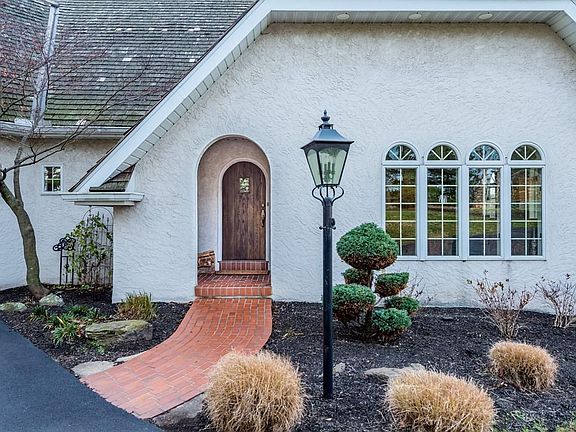 2nd image of 801 Paddington Dr