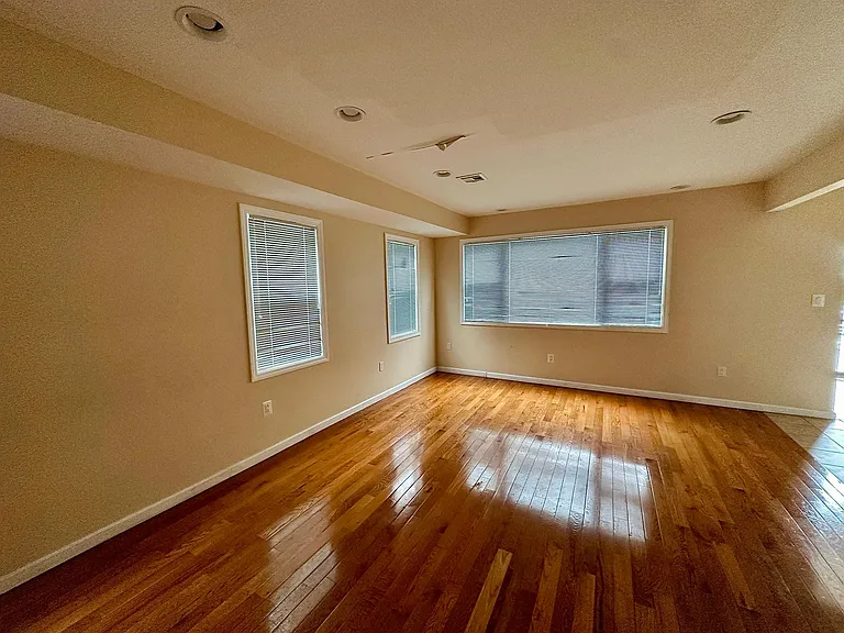 57 Willoughby Ave — Photo 24
