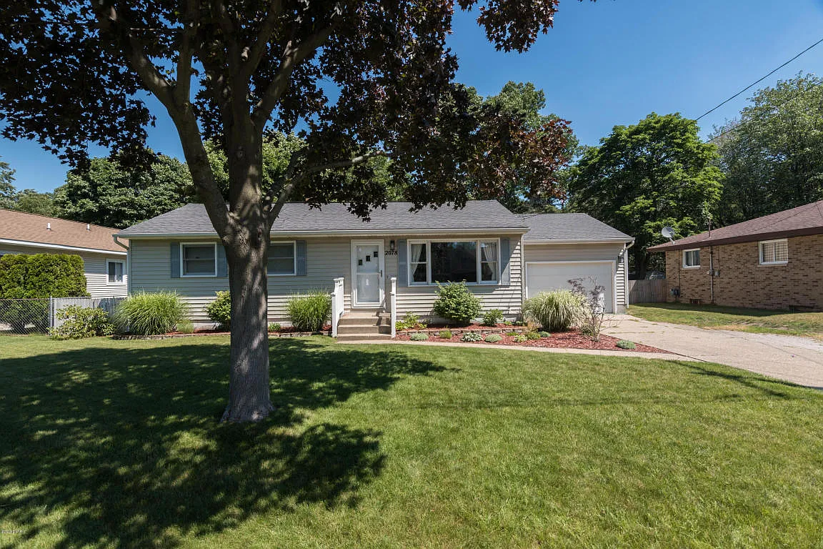 2078 Lawnel Ave photo 1