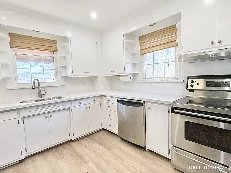 1052 King St E — Photo 4