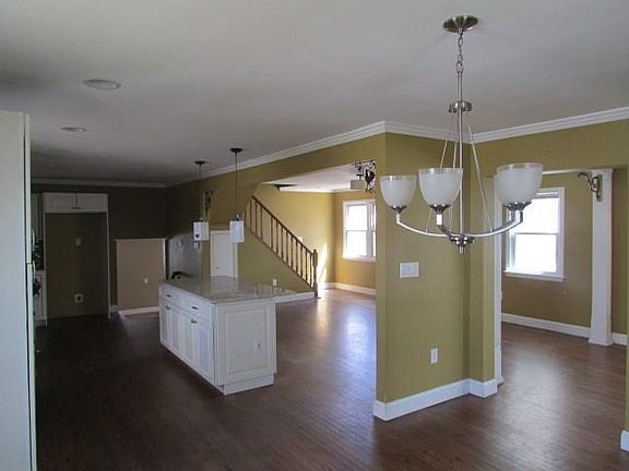 5th image of 43 Eisenhower Dr