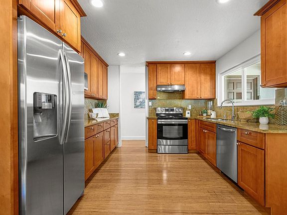 4th image of 3312 Birchwood Ln