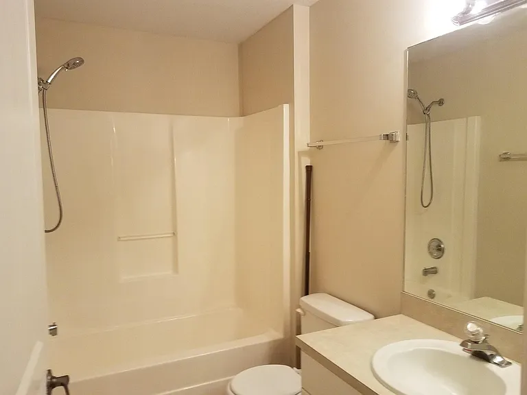 213 Blackstone Dr — Photo 7