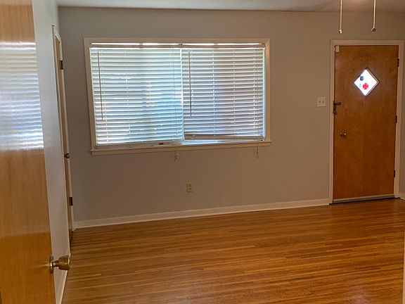 2nd living room.