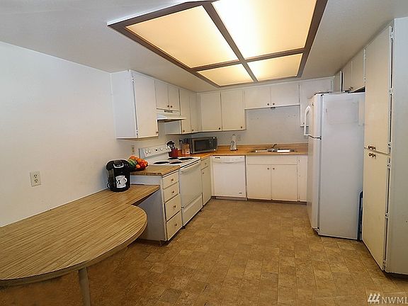 5th image of 1715 C St SE
