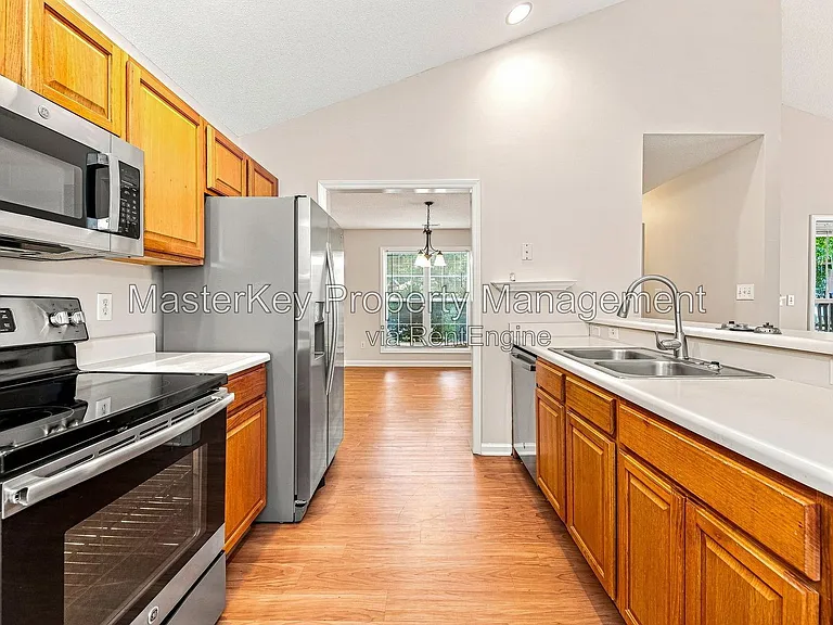 6307 Forest Ridge Dr — Photo 12