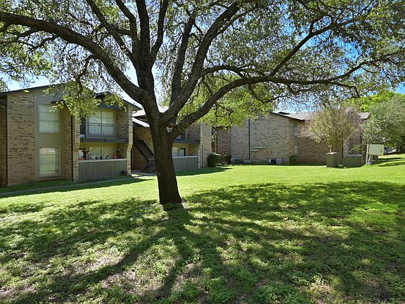 4th image of 301 W Normandale St #2023