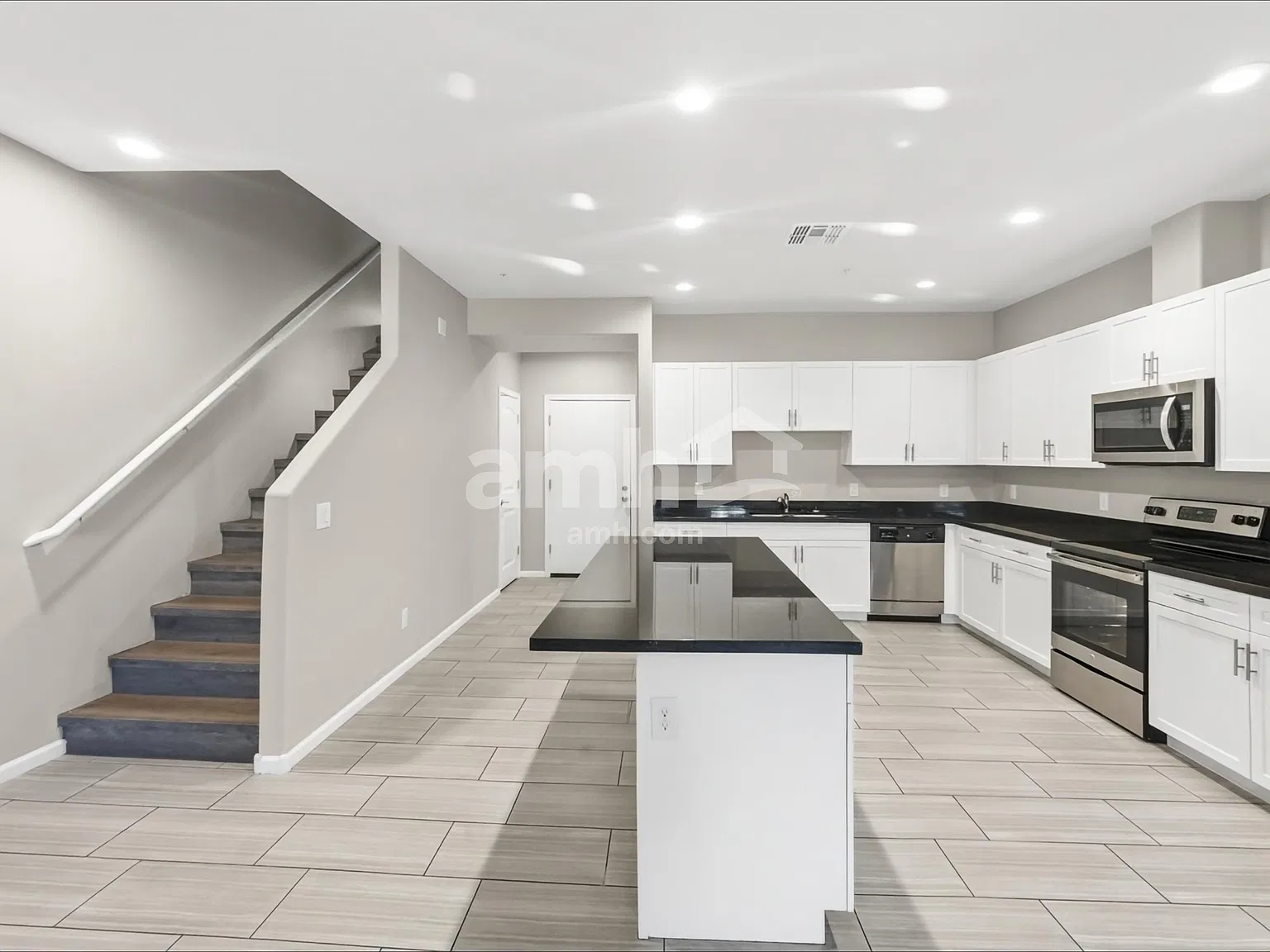 3 bed, 2.5 bath, 1749 sqft, $1,885 — Photo 3