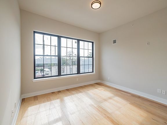 3rd image of 5015-25 Warrington Ave #304