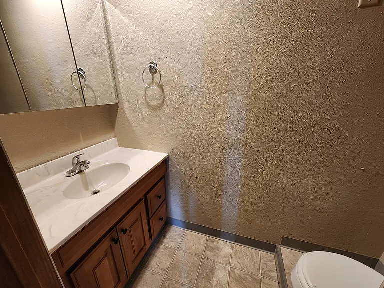 604 1/2 W Seerley Blvd — Photo 13