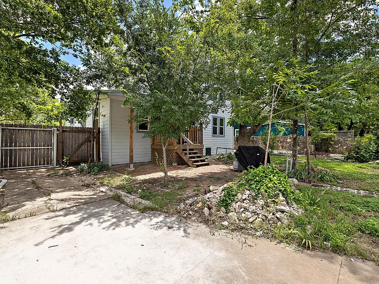 1301 Sloan St — Photo 25