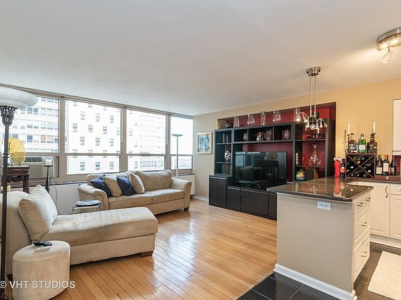 4th image of 3950 N Lake Shore Dr APT 1022