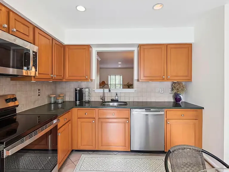 10353 Green Holly Ter — Photo 8