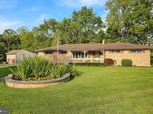 1048 Cross Keys Rd, Leesport, PA 19533