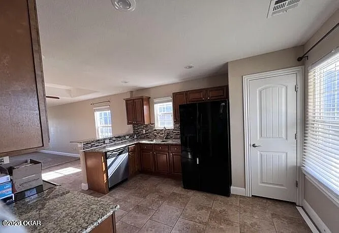 3 bed, 2.0 bath, 1400 sqft, $1,550 — Photo 4