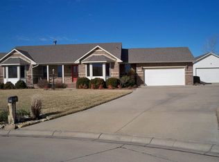 712 N Quail Ct, Newton, KS 67114