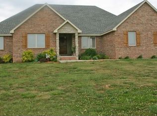 171 Suzy St, Seymour, MO 65746