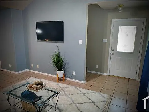 1521 E Thomas St — Photo 17