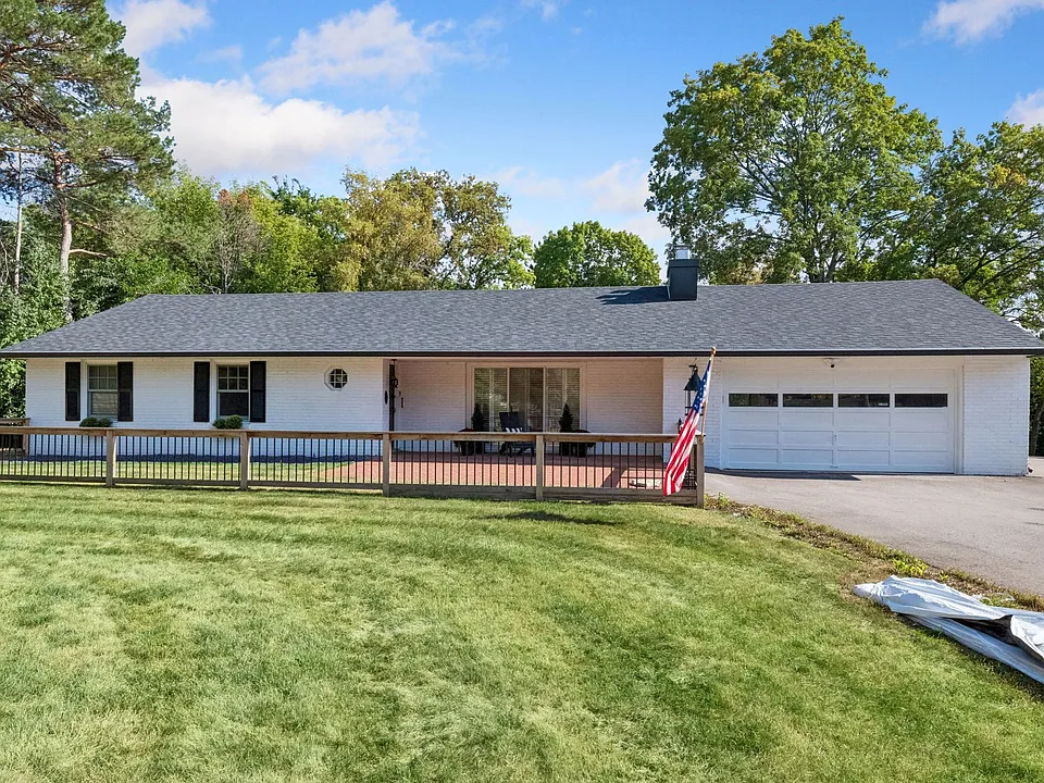 111 Chevy Chase Dr