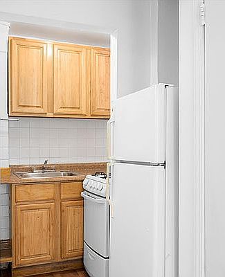 2nd image of 515 W 173rd St APT 2R