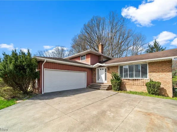 6890 Donna Rae Dr, Seven Hills, OH 44131