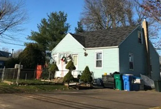 1303 Dixon Ave photo 1