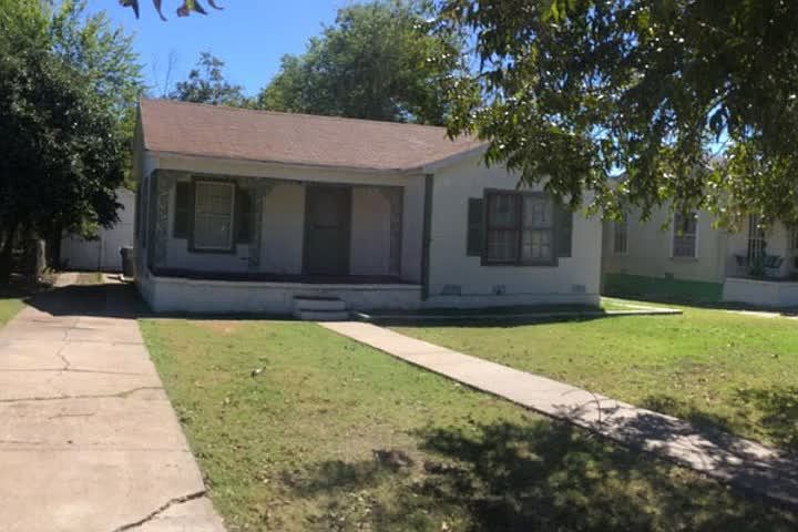 2nd image of 2704 Windsor Ave