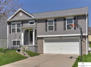 19422 West St, Omaha, NE 68135